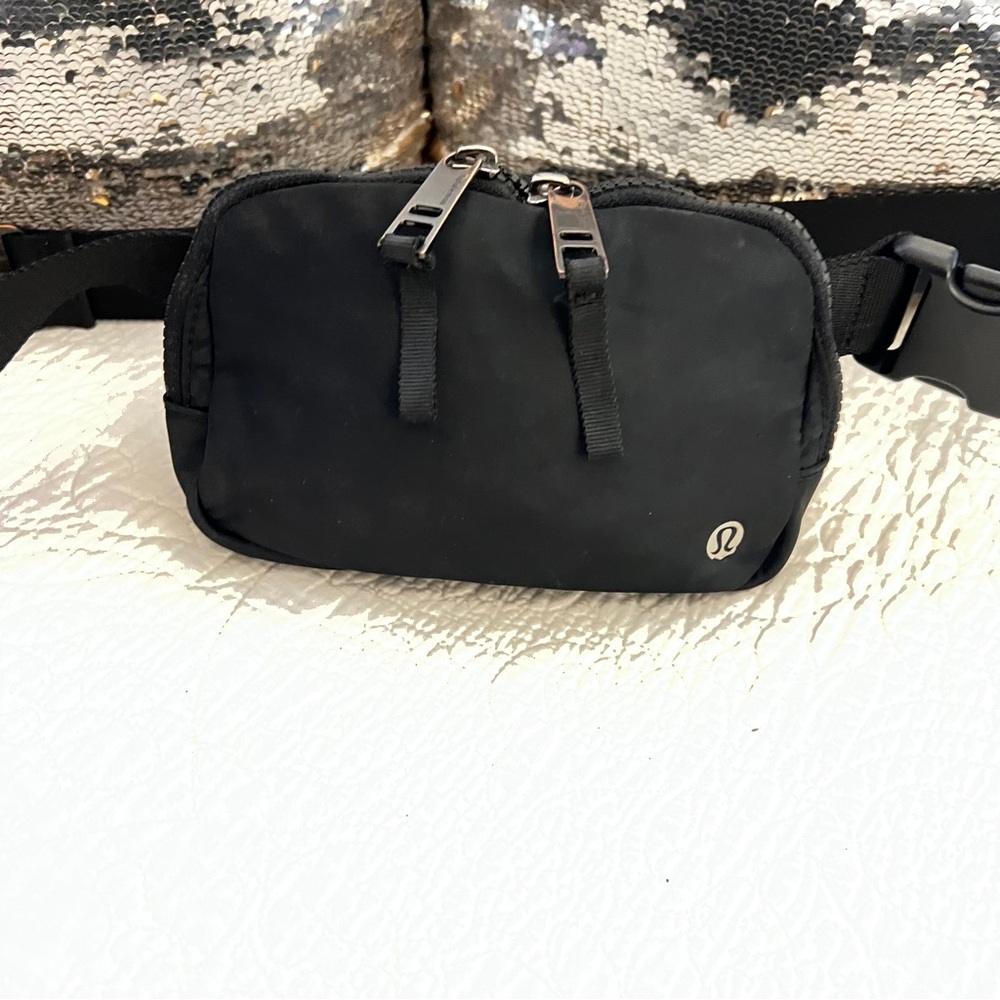 lululemon athletica Black Funny Pack